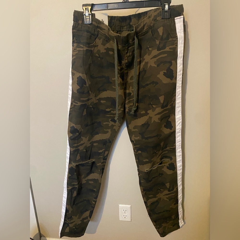 Camouflage pants size 2x new